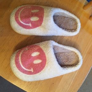 Smiley face slippers. Women’s size 5/6. Never worn.